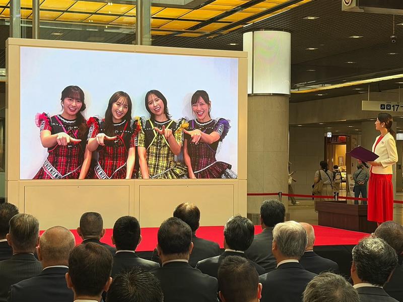 kawasaki_pr's tweet photo. 🎊#川崎アゼリア 開業40周年🎉
川崎のまちとともに歩んできた40年👣#ももクロ が初めてステージに立った場所でもあり、本日の記念式典ではお祝いメッセージをいただきました🩷❤️💛💜
節目の年を彩るさまざまな企画を開催中✨お得なキャンペーンも💰先日放送された📺 #LOVEかわさき でもアゼリアの魅力が紹介されましたので、詳細は引用リポストからチェックしてみてください🧐
アゼリアHP🔽
https://t.co/Biq5lkoGMA
#かわさきいいね