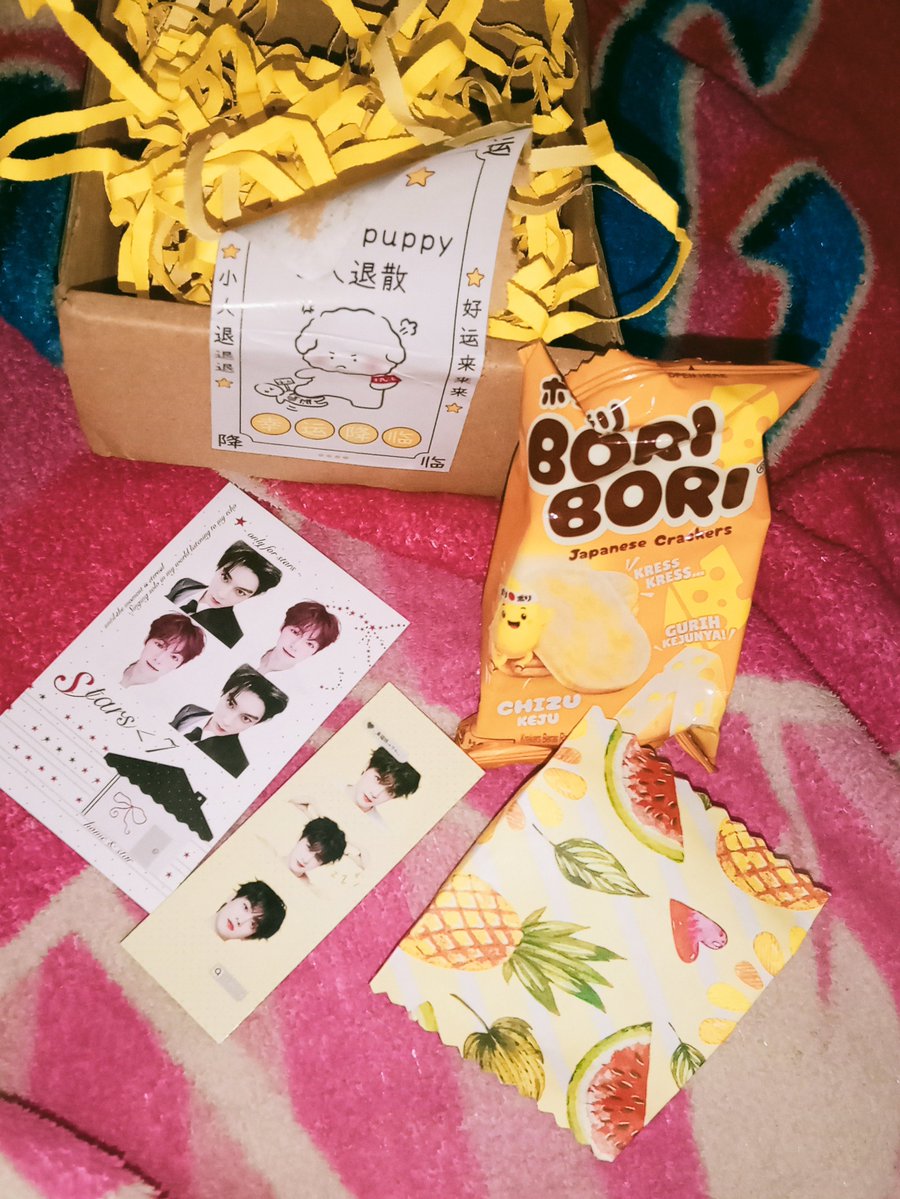 cacaiiyv's tweet photo. terimakasih untuk gift nya kakak, cute bngt smuany, apalgi ganci nya gemes iihh😖😖🫶🏻🫶🏻🩵🤍💛 https://t.co/lnN8vFnRPw