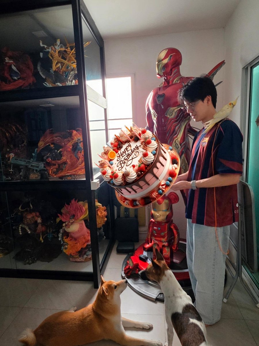 TheoryofYinWar's tweet photo. IG yinyin_anw 

ขอบคุณทุกคนที่ร่วมฉลองวันเกิดปีที่ 28 คับไม่ว่าจะเป็น โทนี่ คิซารุ อาคาอิรุ ซันจิ ซาโบ ลูฟี่ ไคโด บิ้กมัม ซูลู บาบูล และวอแว เค้กก้อนใหญ่มาก อร่อยมากครับ เซอร์ไพรส์มากๆ

#yinyin_anw
#28ปีสารวัตรตี๋ยิ้มหวาน 
28th HAPPY YINYIN DAY https://t.co/Zv1RPNBnrC