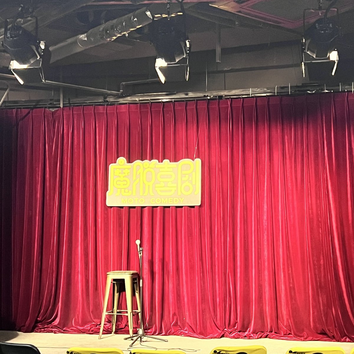 BeamSunsetm8ah's tweet photo. Just bombed my first open mic joke… the crowd’s quiet enough to hear a soda can fizz. Send wine. https://t.co/YdZ99Iw2iG