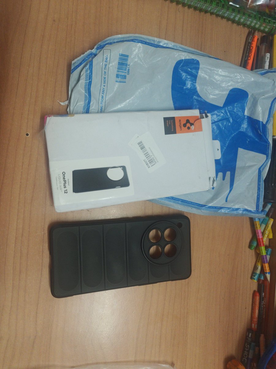 mailjaiswal's tweet photo. @Flipkart @flipkartsupport @flipkart_tech @flipkartsupport @Flipkart never expected Flipkart to stoop so low and sent fake products in original product boxes!! Received a completely wrong product within a branded official packaging! See for yourself! https://t.co/Wr5souWmMe
