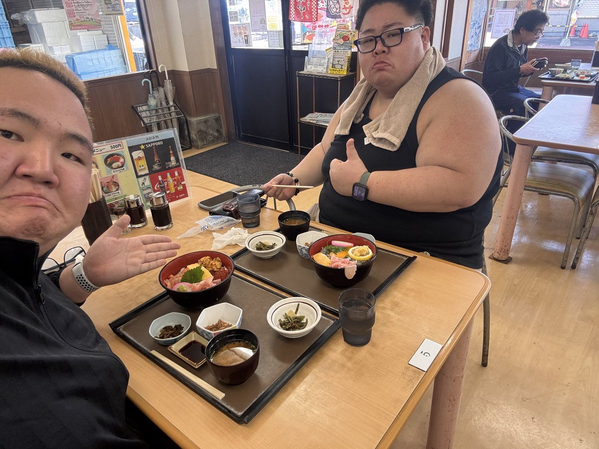 0802Try's tweet photo. でかくてすごい奴、通称でかすごと海鮮丼食べに行ってきました‼️ https://t.co/BKlg1LfPit