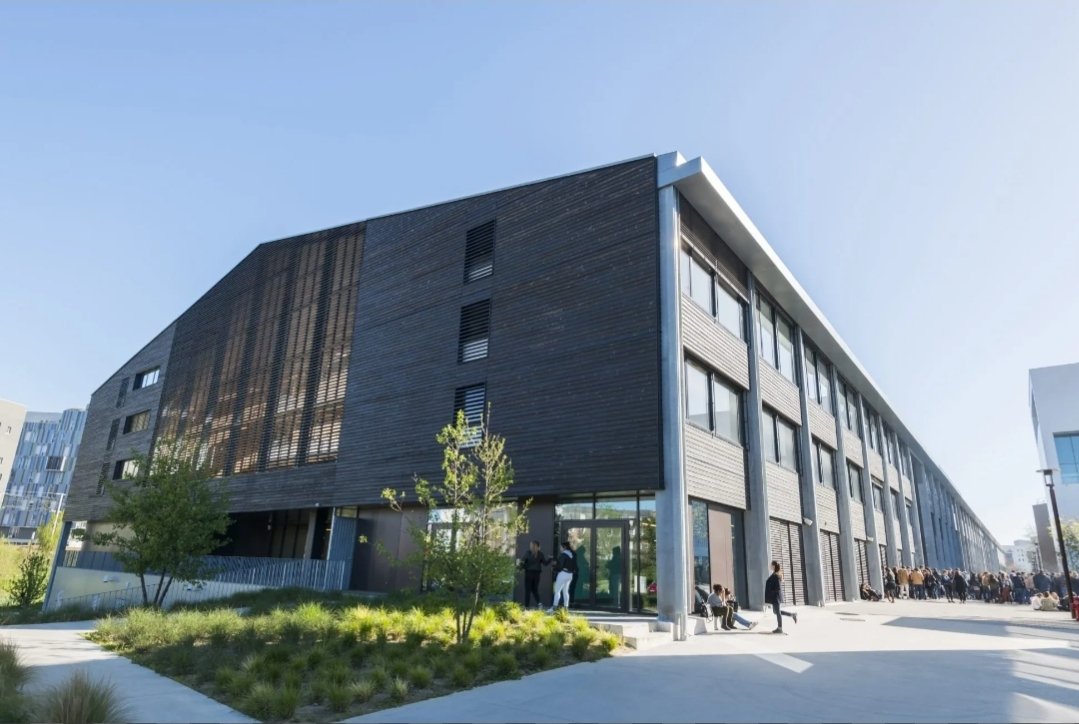 Boumboumfr's tweet photo. 65 millions d'investissement, les meilleurs résultats de l'académie de Nantes en prépa EC et parmi les meilleurs en France, double gymnase, résidence de 165 lits, etc.

Ils veulent simplement cramer des trucs, personne ne manque de moyens dans l'EN. https://t.co/HBaLYHOPQi