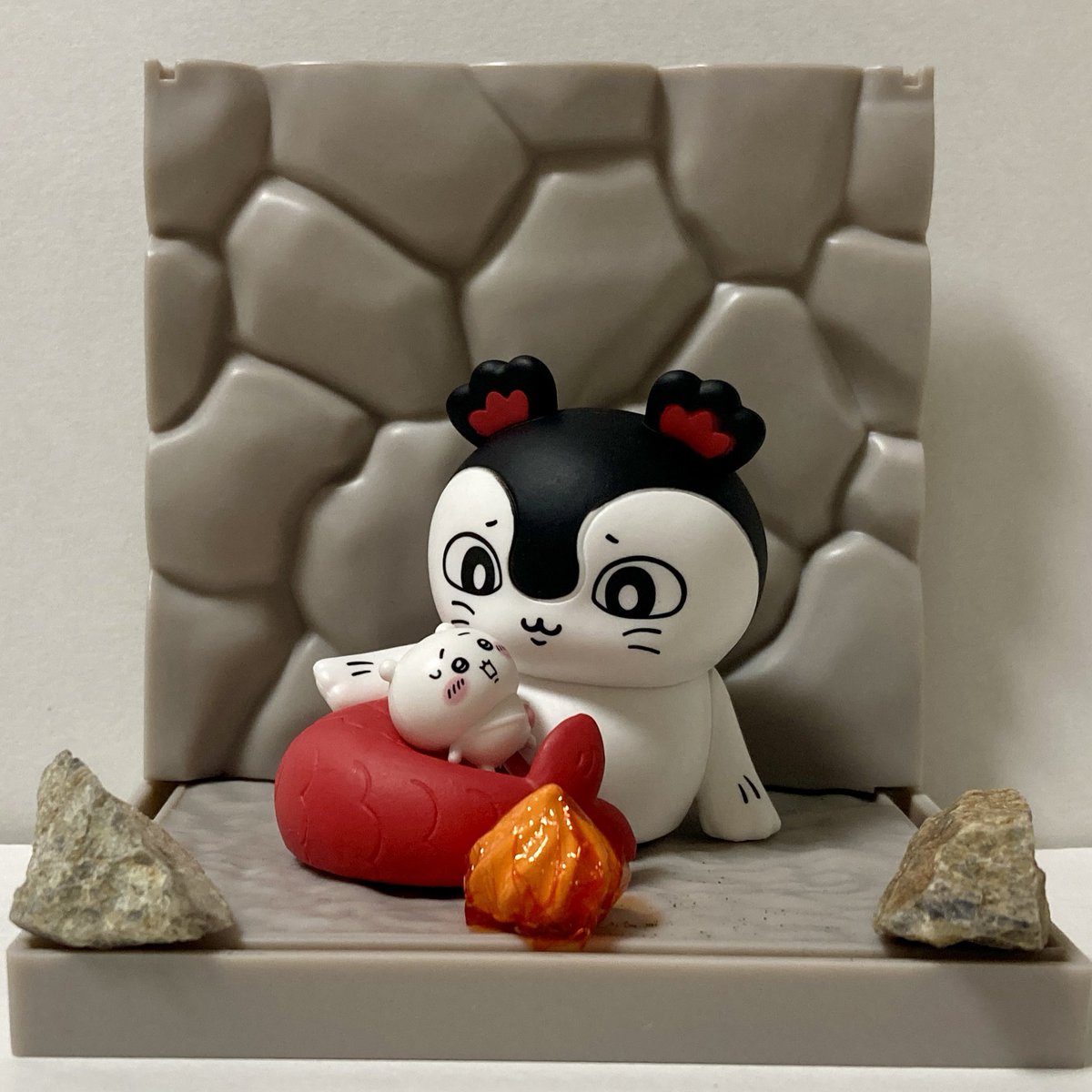 Tartsandtea2227's tweet photo. デスクトップフィギュア出会えた〜！！

セイレーンのセットはプリズンフィギュア（檻を外して使用）

ココナッツはSとMサイズ使用
これサイズ2種類あること忘れてた！

#ちいかわ 
#ジオラマ https://t.co/ddqzl56Mxl