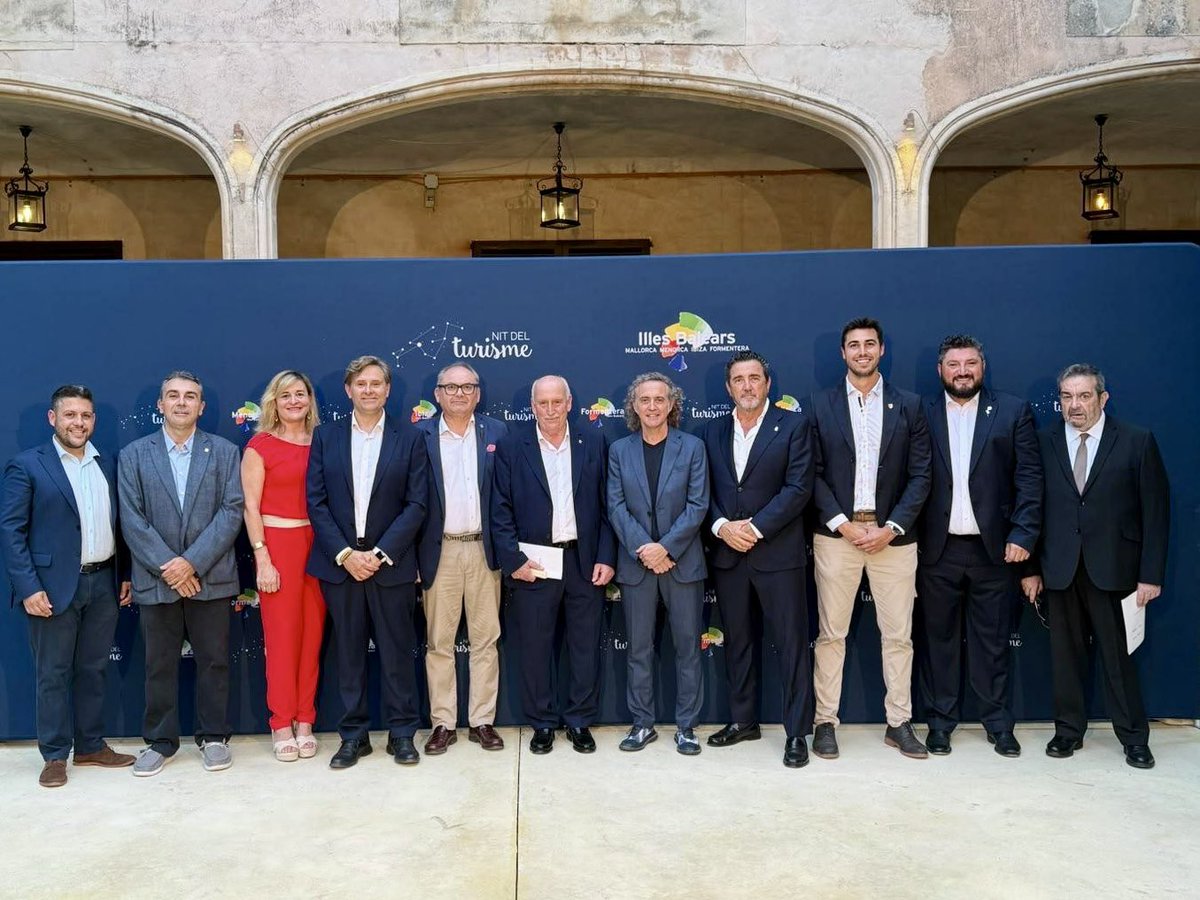 FELIB_info's tweet photo. La FELIB va ser present a la X #NitdelTurisme, una cita per reconèixer el talent i la dedicació de persones, empreses i institucions del sector.
El paper dels municipis i la cooperació supramunicipal és essencial per avançar cap a un turisme més sostenible i vinculat al territori https://t.co/SEgZ84jhOm