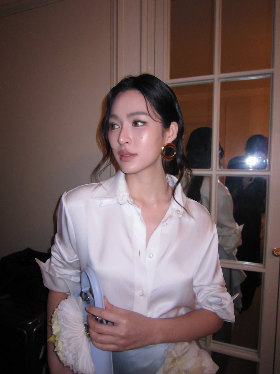 Minebaejuu's tweet photo. มากกกกกกก พี่คนสวยของฉันมากอะ เจ้าแม่กวนอิมตั้งแต่ปั้น พี่โฮมตั้งใจแต่งเว่อร์ โคตรสวย

#LingOrmDiorSummer27  
#LinglingKwong https://t.co/lDGU0wMhGW