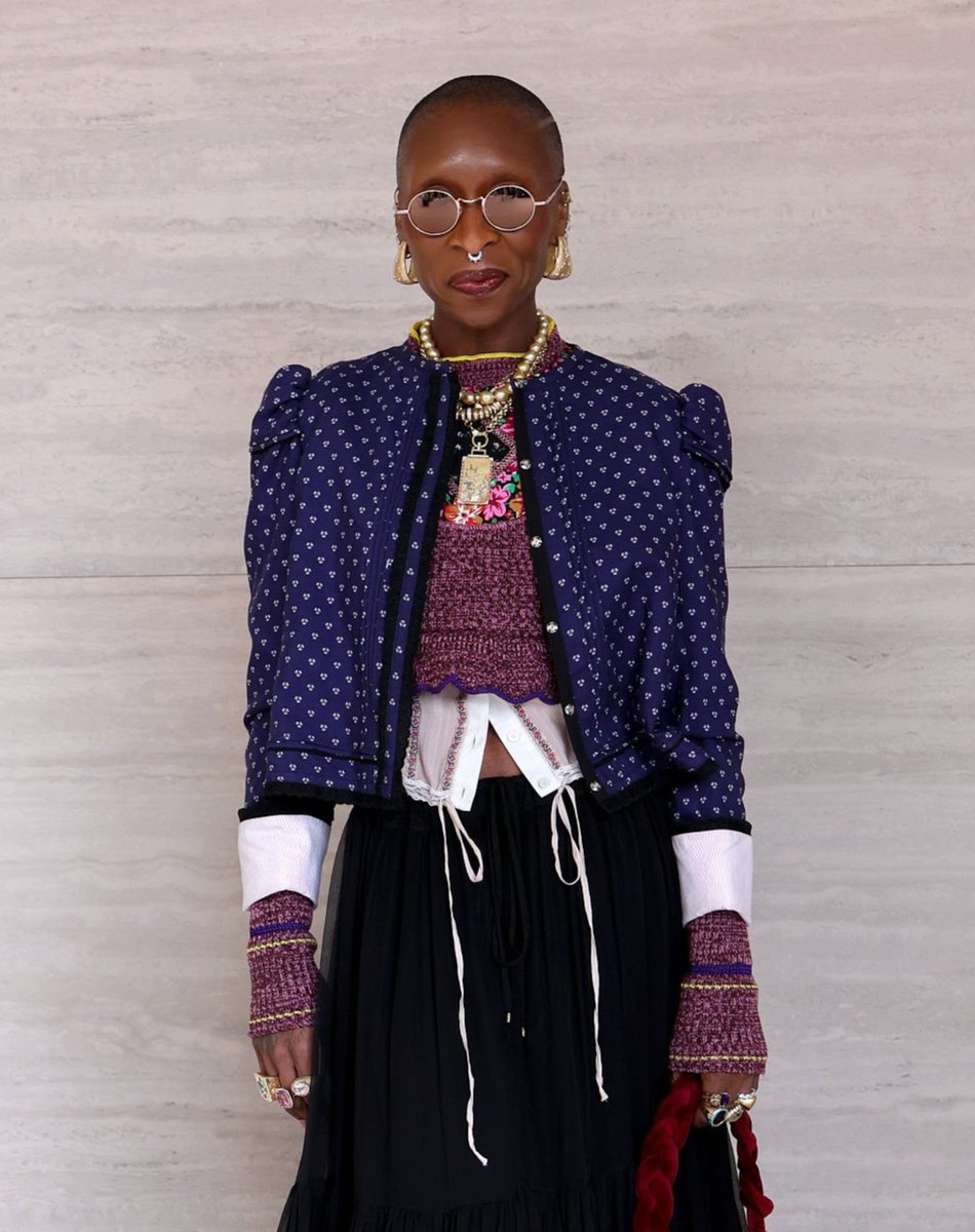 itgirlbackup's tweet photo. Cynthia Erivo attending the Chloé ss27 show https://t.co/xEKpxab062