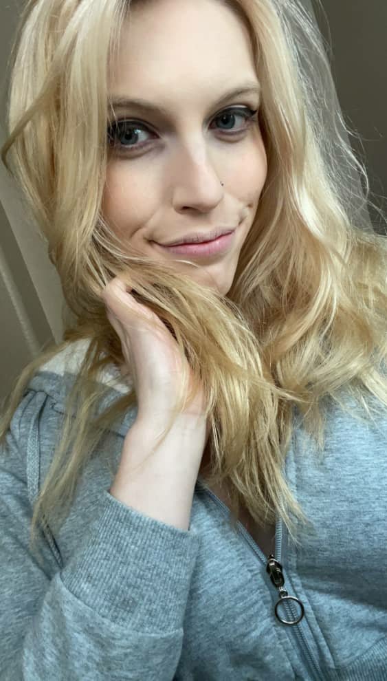 Sophiackva's tweet photo. Straight men, honest question: would you date a trans woman? 🏳️‍⚧️ https://t.co/OZtxmVWTh4