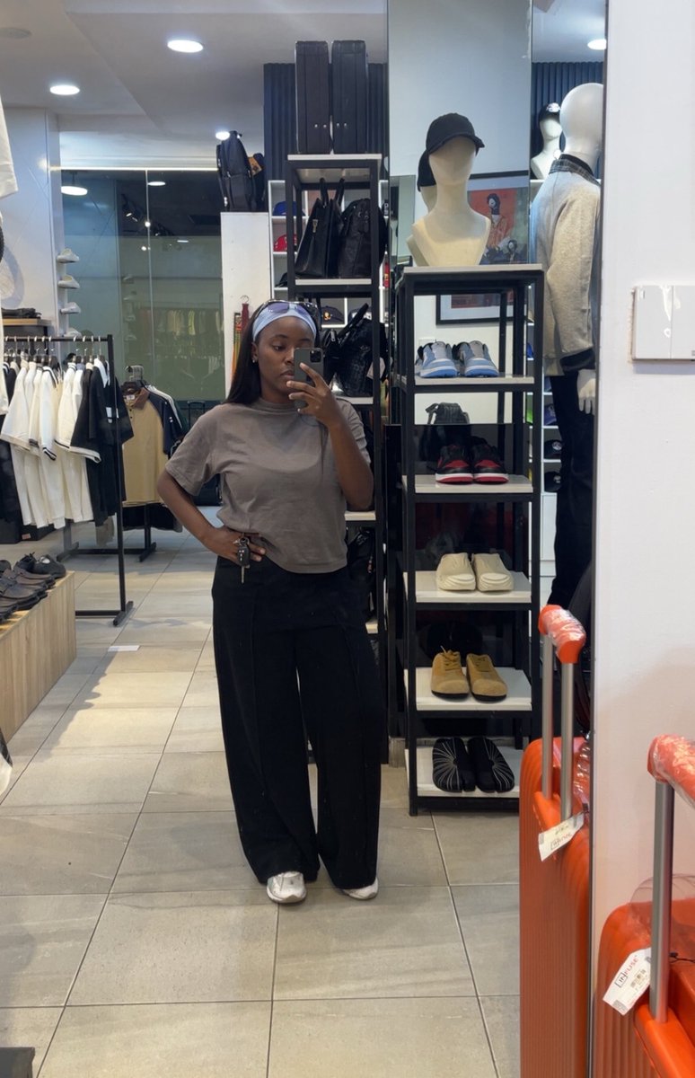 CITYDianaa's tweet photo. Yesterday around 6pm, I was at the mall when someone recognized me and said they knew me from X and TikTok. I was so excited because omg, I’m actually getting recognized now.

But at the same time, I looked so sad and tired, and that’s when I realized just how much this whole Manchester City 115 charges case has genuinely drained me.

I’ve cried. I’ve prayed. I’ve asked God to help my club through these trying times. And I think that’s when it really hit me just how much I love Manchester City.

Plastic fan or not, these 115 charges will touch your soul bro. 😭💔