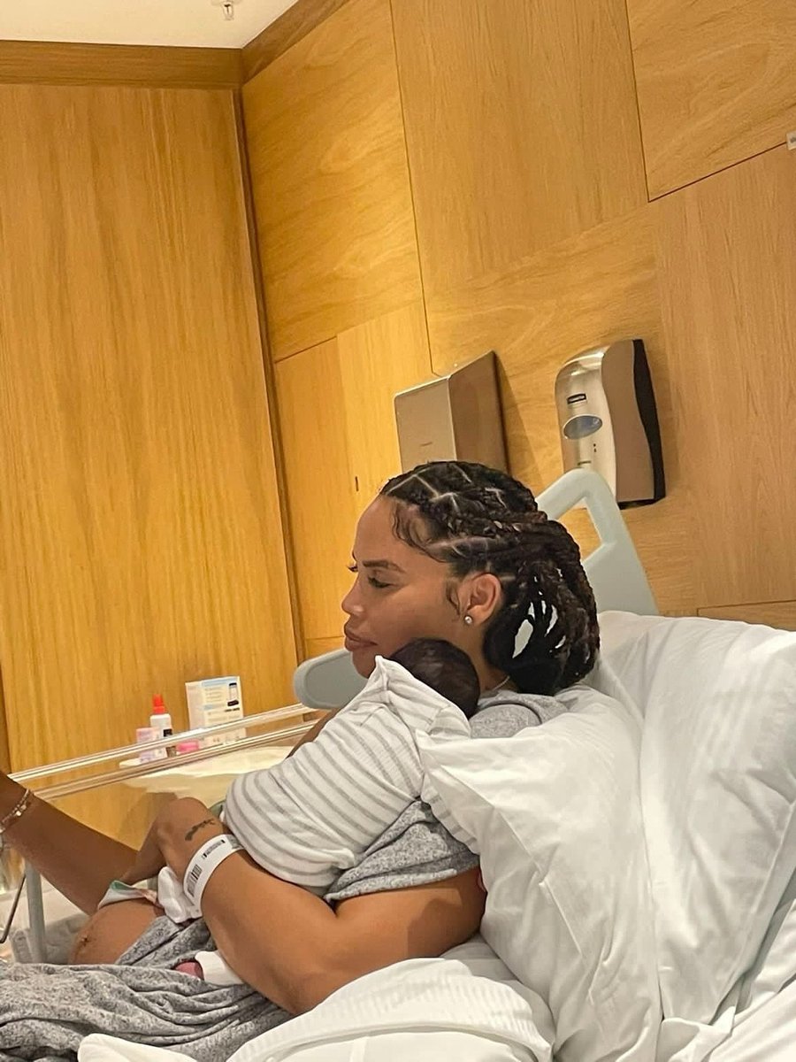 Elozino__'s tweet photo. The Queen X Baby Mo 🥺💕 https://t.co/HLhF2hEvIg