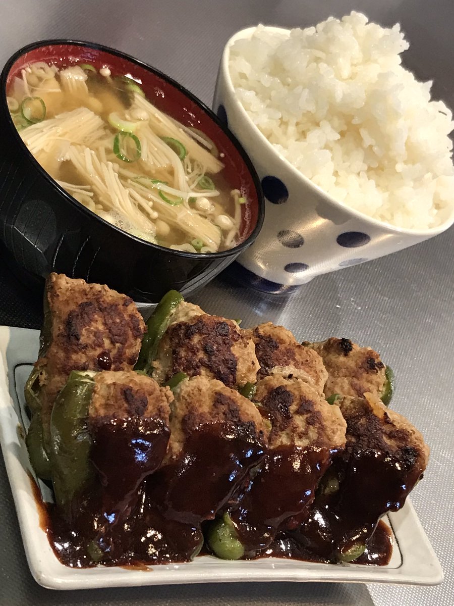 sense_kabu's tweet photo. 今日はピーマンの肉詰め定食を食べました。おいしかったです。 https://t.co/I0WtdZOqnE
