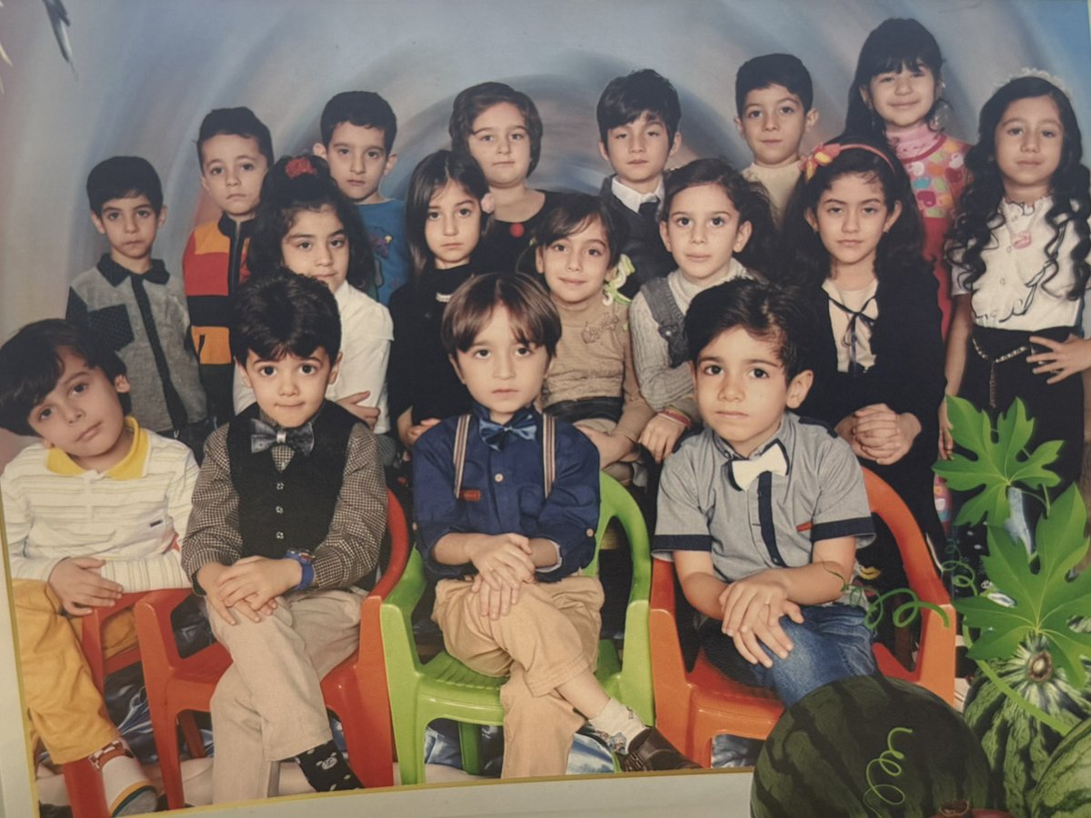 kattsumi22's tweet photo. تروخدا اون پسر بچه سمت چپیه که زرد پوشیدرو برام پیدا کنین
اسمش سعید مشوقه:)))) https://t.co/rRTLOANmyt