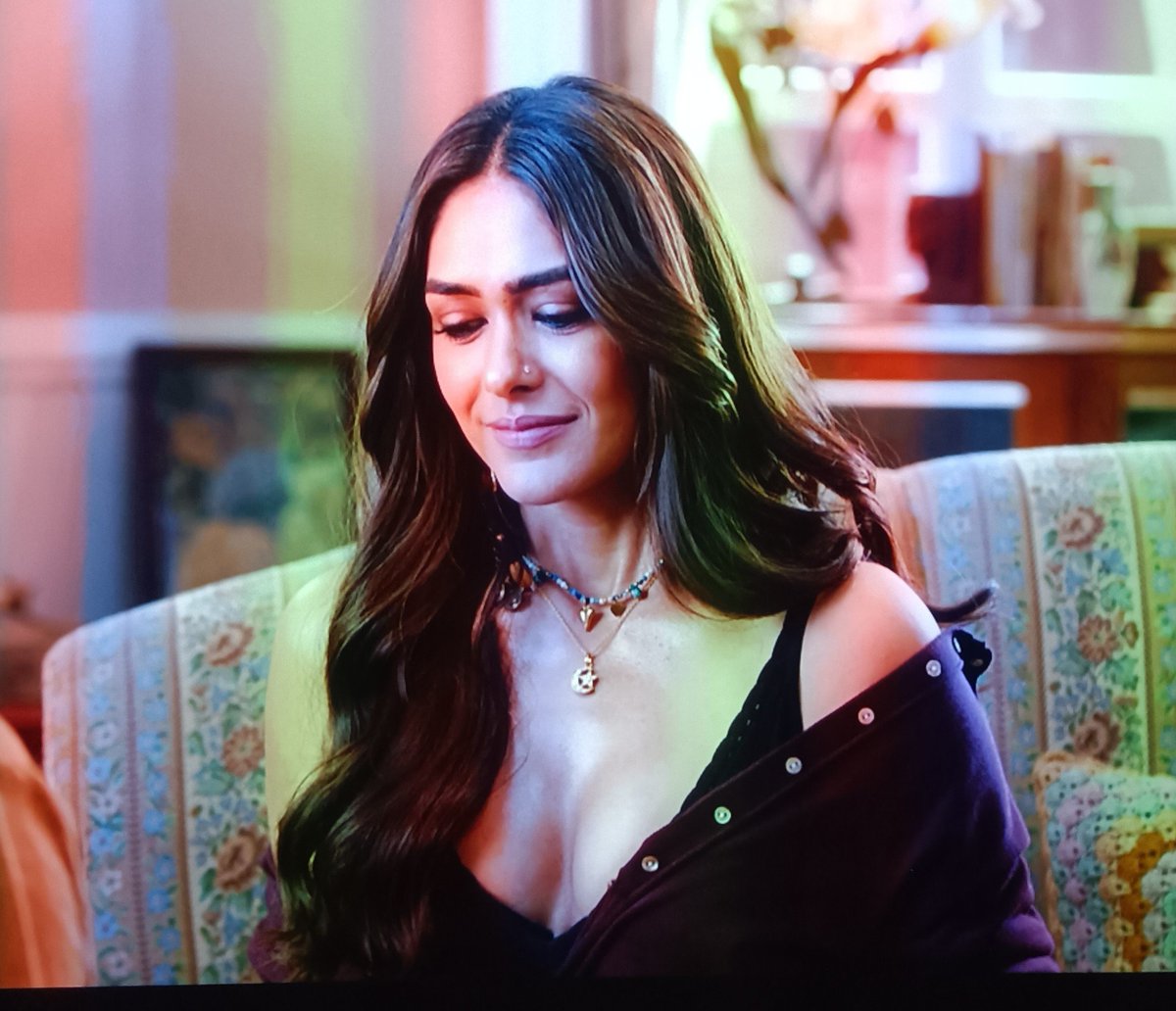 CelluloidIn's tweet photo. #MrinalTakur 🥵🔥 https://t.co/ceyt5iyoZs