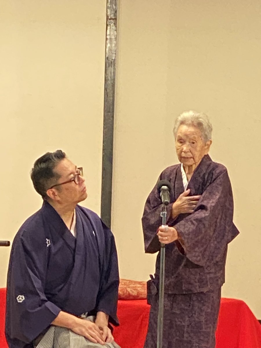 nanafuku55's tweet photo. 楽屋でも全員にもれなく声をかけ、「104歳だよ‼️」と。エネルギーと意欲の塊。祐子師匠はいまのお気持ちを「感謝のかたまりっ‼️」と。 https://t.co/b8oQfuvCmU