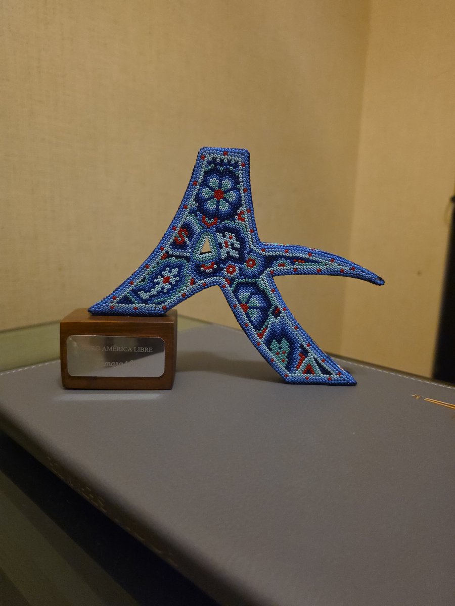 TAMARA_SUJU's tweet photo. #Mexico.  Ayer, recibi el Premio Foro America Libre 2026.  @America_Libre1  Un honor y un compromiso de seguir luchando por la defensa de los DDHH, por las victimas de la represion y persecución, y por la Libertad y la Democracia, uno sistema garante. 
  Gracias querida @marianagc por tu solidaridad y compromiso por las causas justas.  No se hace un camino solo, siempre hay personas que nos acompañan, como tu, como mi equipo y amigos del @caslainstitute mi familia, mis amigos, hermanos y hermanas de lucha,  dentro y fuera de #Venezuela, de multiples nacionalidades, personalidades y cargos,  donde quiera que esten.  🌹🤗
