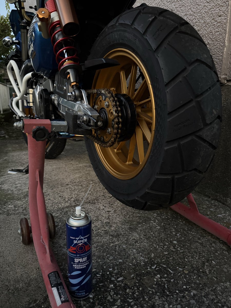 marksma71633582's tweet photo. newタイヤ試走から帰宅

190キロ程走行

洗車も済んでいるのでnewケミカルのゾイルをチェーンにシュ〜💨
熱が引いたらチェーン拭いて、カバー掛けて完

久しぶりの晴天ツーはサイコーでした🤩
#モンキー125 https://t.co/8kBnXsCgbO