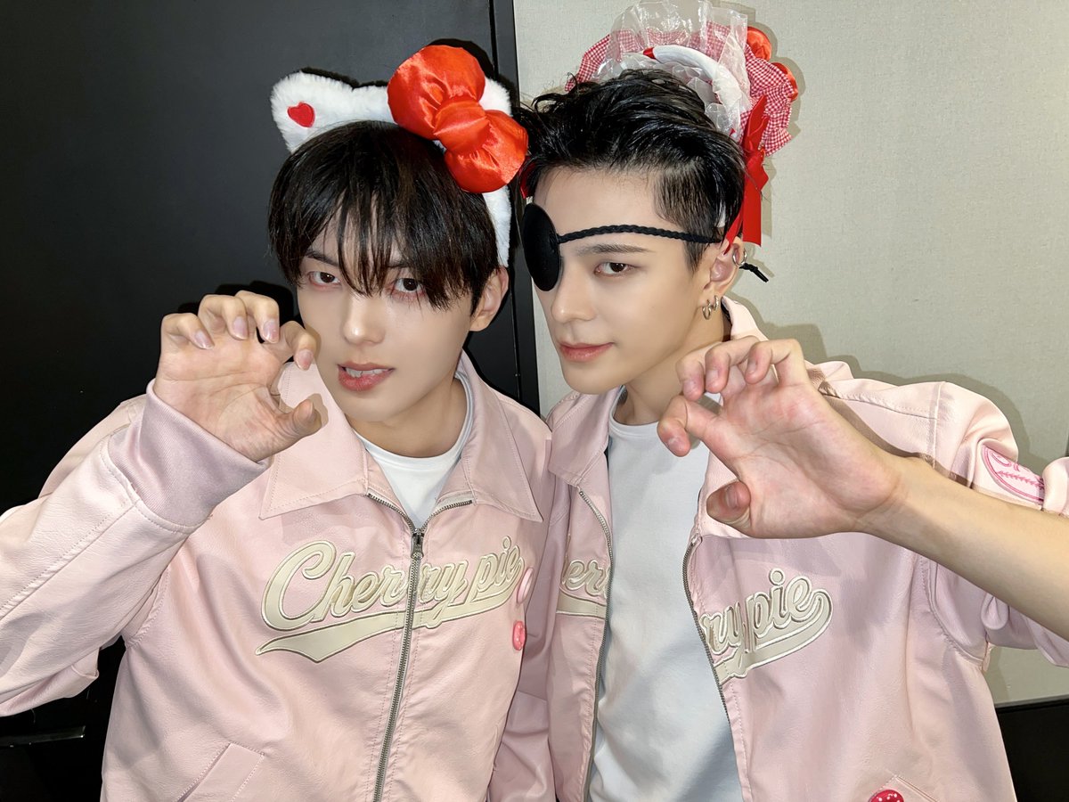 whib_official's tweet photo. [📸]
#누구보다_빠른_10월_최애_선점

#WHIB #휘브
#BLUE_HOUR https://t.co/aYNaSg8r4x