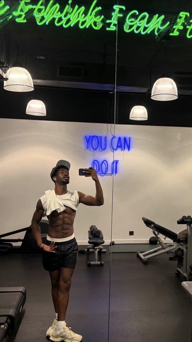 Leah_B_Y's tweet photo. STREAM LIL NAS X WORLD’S GREATEST TODAY.
I HAVE SIX REASONS TO DO SO 😭 https://t.co/hFZtm6DFe0