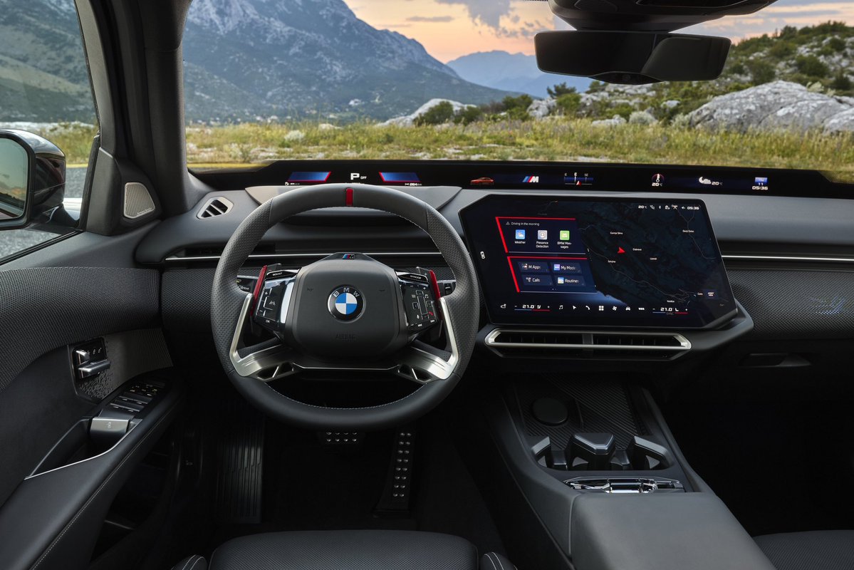YMusi007's tweet photo. I have no doubt that this new BMW 3 Series will drive like a dream. The G50 might look a bit like a lot to take in. But trust me, it will get all the love once people see it in metal. https://t.co/3hnTYGIxgK