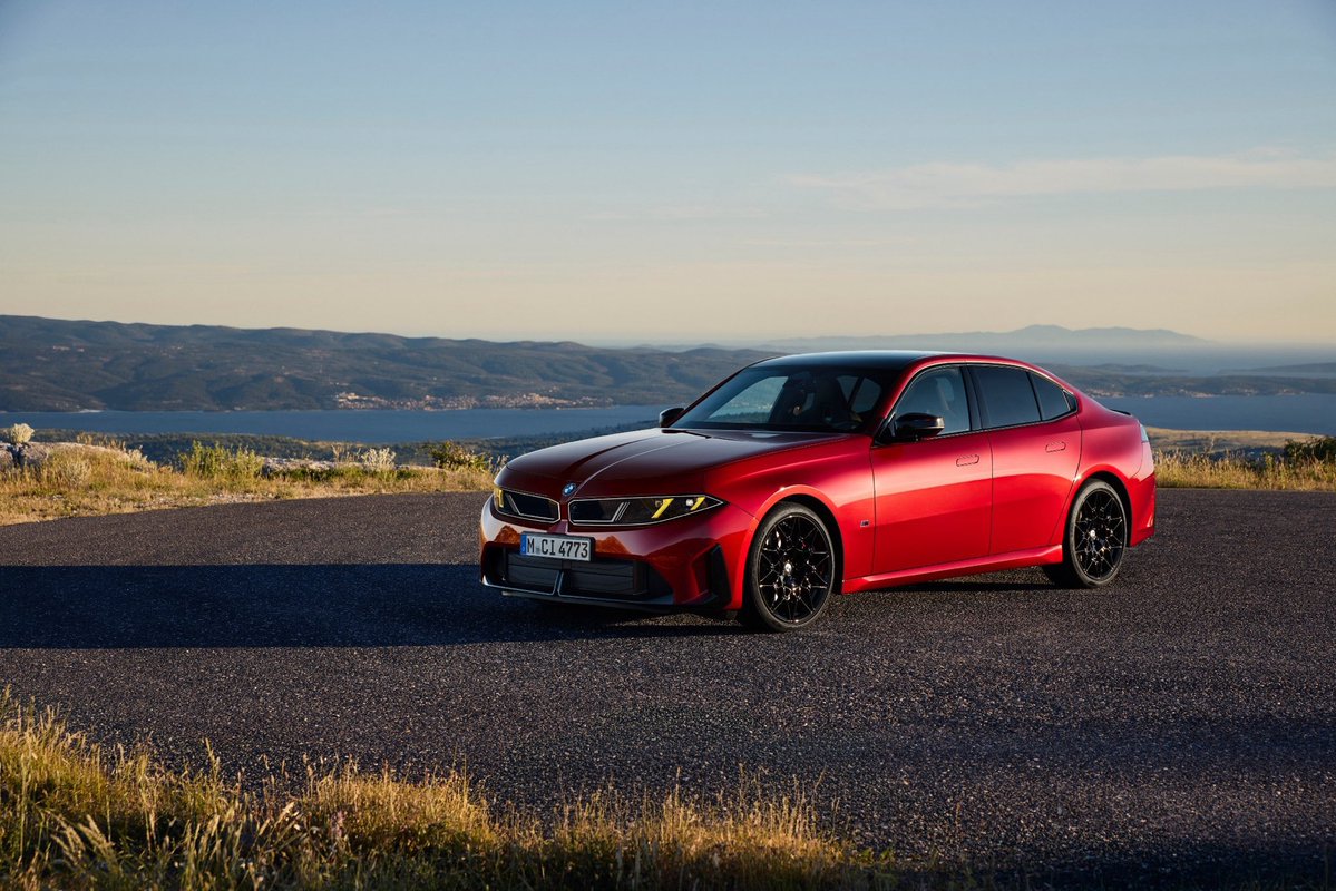 YMusi007's tweet photo. I have no doubt that this new BMW 3 Series will drive like a dream. The G50 might look a bit like a lot to take in. But trust me, it will get all the love once people see it in metal. https://t.co/3hnTYGIxgK
