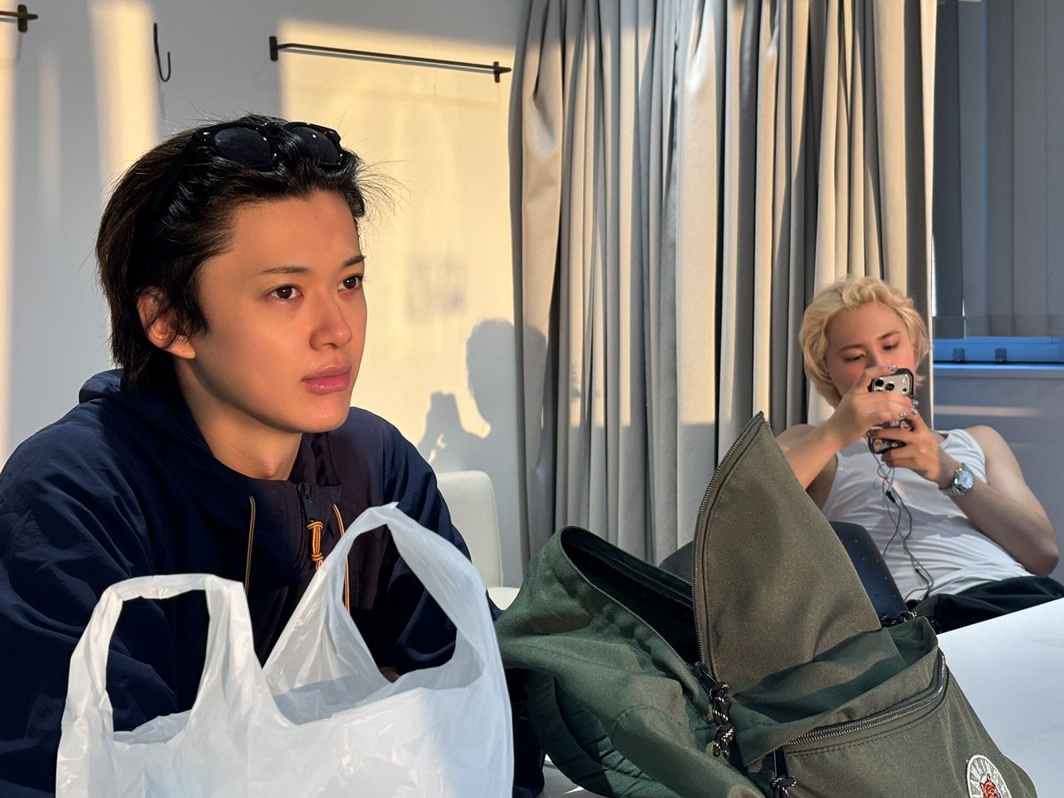 buddiis's tweet photo. オフショットを公開

📸黄昏れるFUMINORIと黄昏を知らないタンクトップブラザーズ https://t.co/xJjdg5amZf