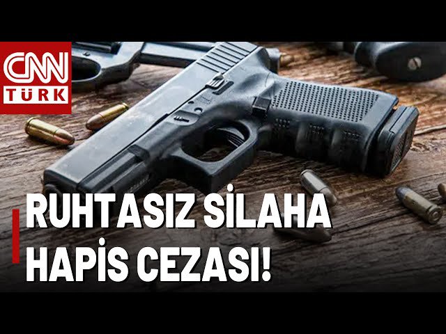 dgnucak's tweet photo. 2024 Kasım'da silah kanununda yapılan değişiklik ile ruhsatsız silah taşıma suçunun cezası 1-3 yıldan 2-4 yıla çıkarıldı ve mutlaka cezaevinde yatma şartı getirildi.

O zaman bazı hukukçu ve bürokratlar bu hamle ile sorunu çözeceğine inanıyordu.

Ne oldu o iş, memlekette ruhsatsız silahı bitirebildiniz mi? 😁