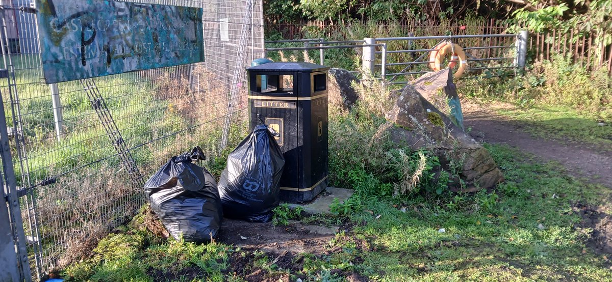 AlistairFergu11's tweet photo. 3 bags this morning from east shore of the Clyde. A chair washed on to & will uplift later. #litterpicking #litterfree #ReportingLitter #keepbritaintidy #LeaveNoTrace #KeepScotlandtidy
#SpringCleanScotland #Litter
#Dumbdumpers
#WDCouncil #bigclydecleanup #greentangerine https://t.co/El5lEKBNdf