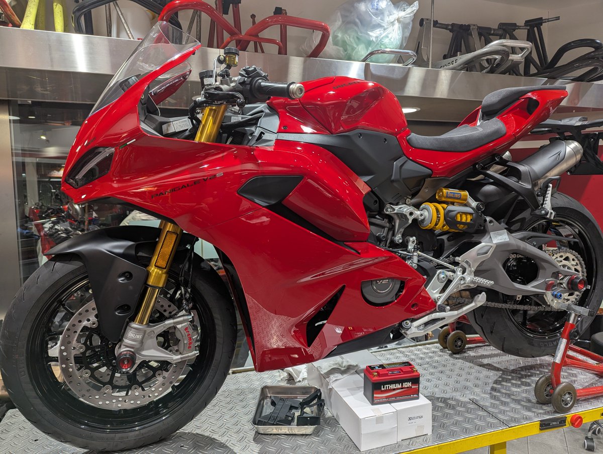 Ducati_Service's tweet photo. 🇮🇹　Panigale V2S　🇮🇹
またまた、納車整備していきます❗️
#DucatiLifestyleTokyo
#ducati
#Ducati
#ドゥカティ
#DLT https://t.co/lYKMbfQPWX