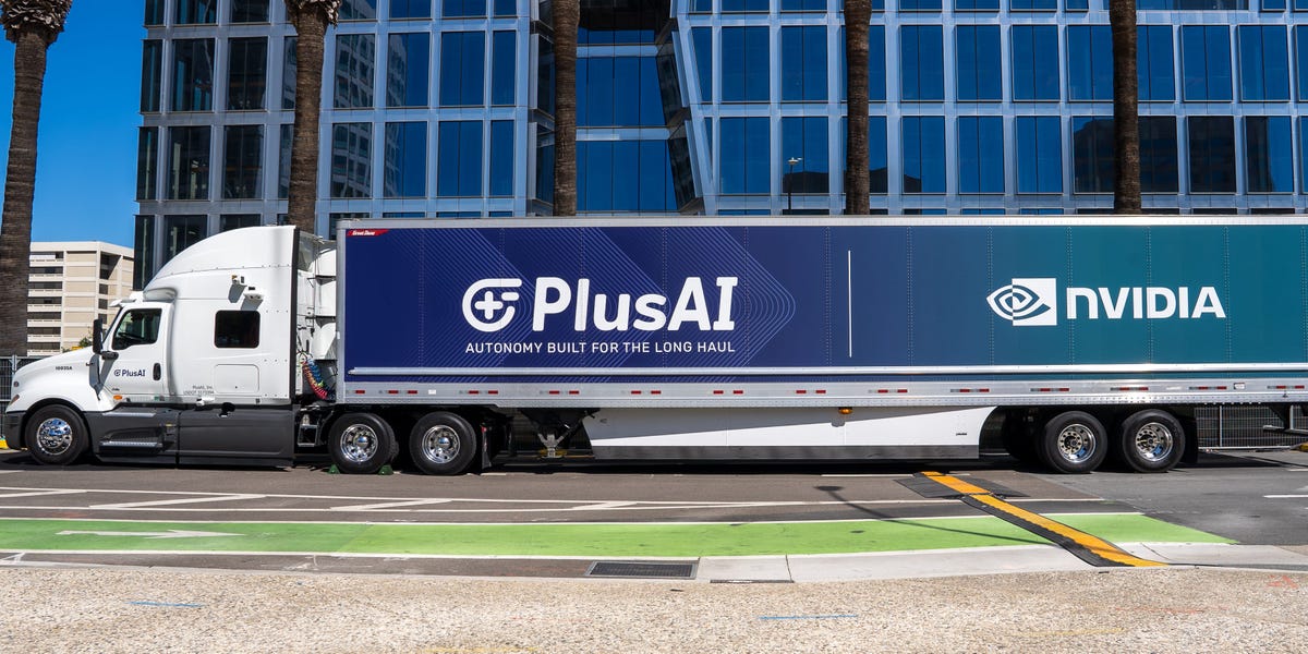 helgaemines's tweet photo. A new Business Insider post shared by #HelgaRiveraInsurance | Thieves stole an Nvidia-branded trailer filled with nothing but 20,000 pounds of sand 
https://t.co/jtIFCQfylL #BusinessInsider #BusinessNews #Finance #Tech #Economy https://t.co/kE346nkwQX