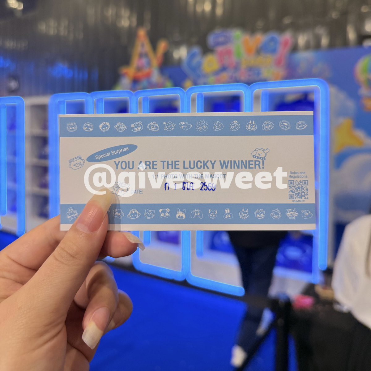 givesweet's tweet photo. ดีใจกับบี๋ด้วยที่ได้ถ่ายรูปกับพี่ยาย 😭😭 ซื้อไป 6 ถุง คูปองออกที่ถุงที่ 4 🥹 พี่ยายเป็นคนที่ 2 เอง ขอให้มีพี่ยายมาลงชื่อถ่ายกับบี๋อีกเยอะๆ เลยน้า 🥺

BABII LIL CELEB FANIVAL D1
#GMMTVFANIVAL2026HappyFamily
#BABII #NongBabii https://t.co/Sq9EmXcHK2