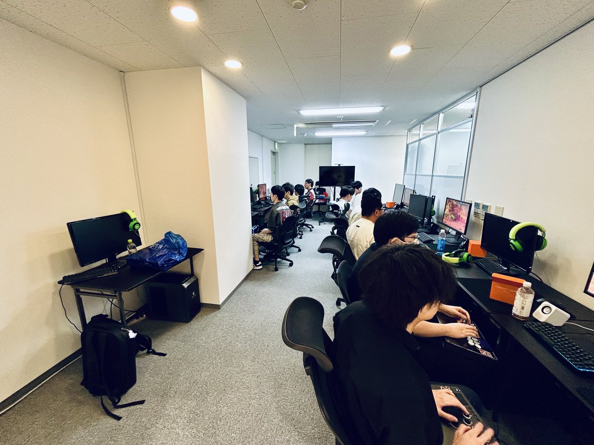 suke8160's tweet photo. タマファイ高幡不動対戦会は明日18時からです！
告知遅れてすみません🙇

・PC10台環境🖥️
・学生割引あり🈹
・20時過ぎからシングルトナメあり🔥
・レバレス貸し出し4台あり(Kitsune)

事前の参加申請は不要なので気軽にご参加ください。
お待ちしておりますー！ https://t.co/HvT4MP6Z5R