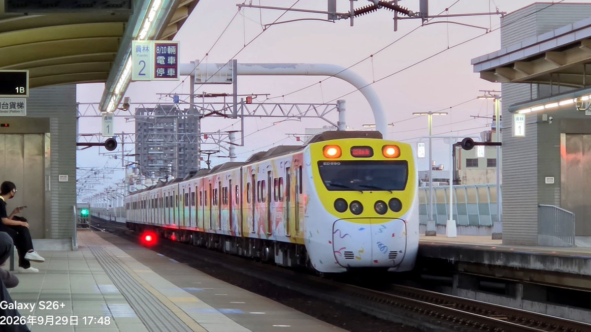 agrs0412's tweet photo. #9月を写真４枚で振り返る 
7201次 R200型+E500型4重連
林鐵5次/8次
7021次 R117試車3重連
2244次 寶可夢彩繪列車 https://t.co/YZWwiJqm1i