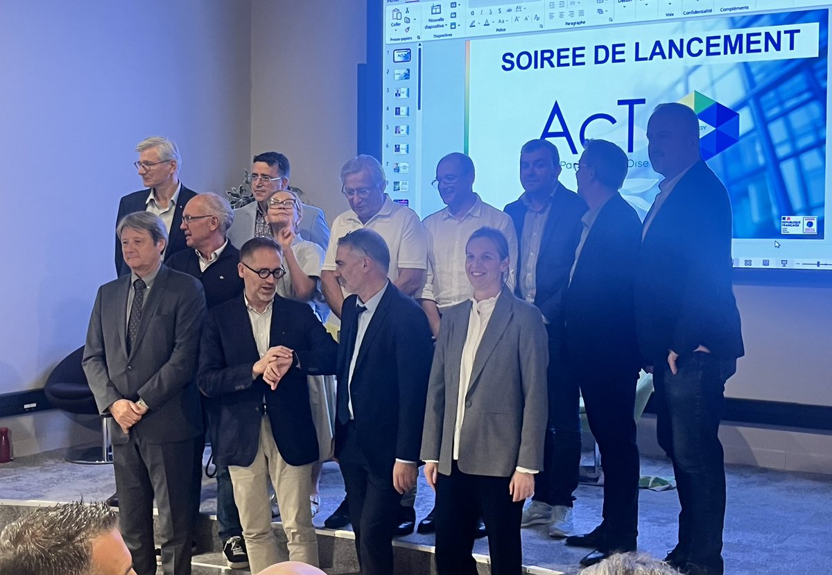 pressadom's tweet photo. News #territoire #vipradioonline #pressadom > Au Campus #RenaultFactory #Flins à eu lieu le lancement de #ACT #GPSEO en compagnie de personnalités et #EricZabouraeff sous préfet de #ManteslaJolie pour deux tables rondes https://t.co/obN7Egjh9F