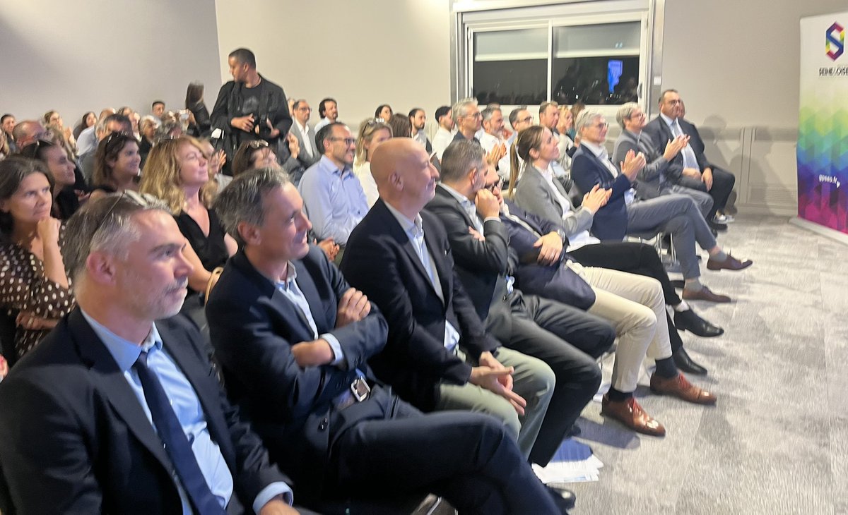 pressadom's tweet photo. News #territoire #vipradioonline #pressadom > Au Campus #RenaultFactory #Flins à eu lieu le lancement de #ACT #GPSEO en compagnie de personnalités et #EricZabouraeff sous préfet de #ManteslaJolie pour deux tables rondes https://t.co/obN7Egjh9F