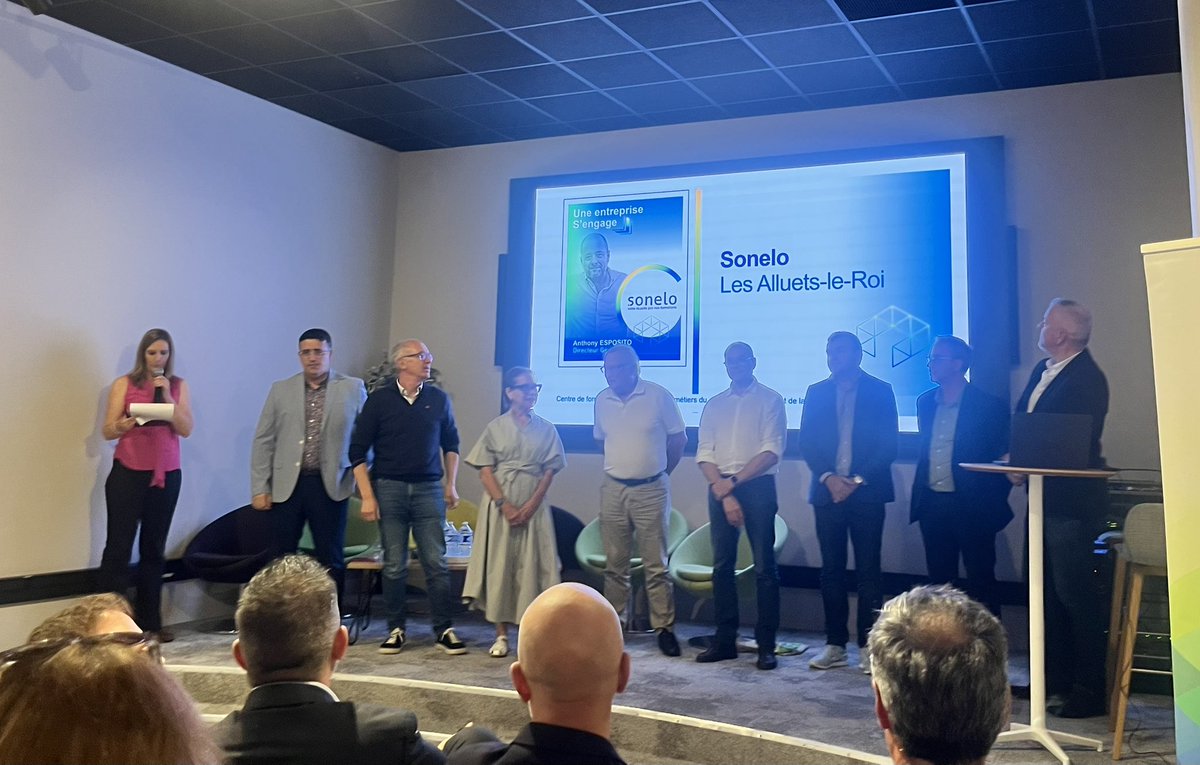 pressadom's tweet photo. News #territoire #vipradioonline #pressadom > Au Campus #RenaultFactory #Flins à eu lieu le lancement de #ACT #GPSEO en compagnie de personnalités et #EricZabouraeff sous préfet de #ManteslaJolie pour deux tables rondes https://t.co/obN7Egjh9F
