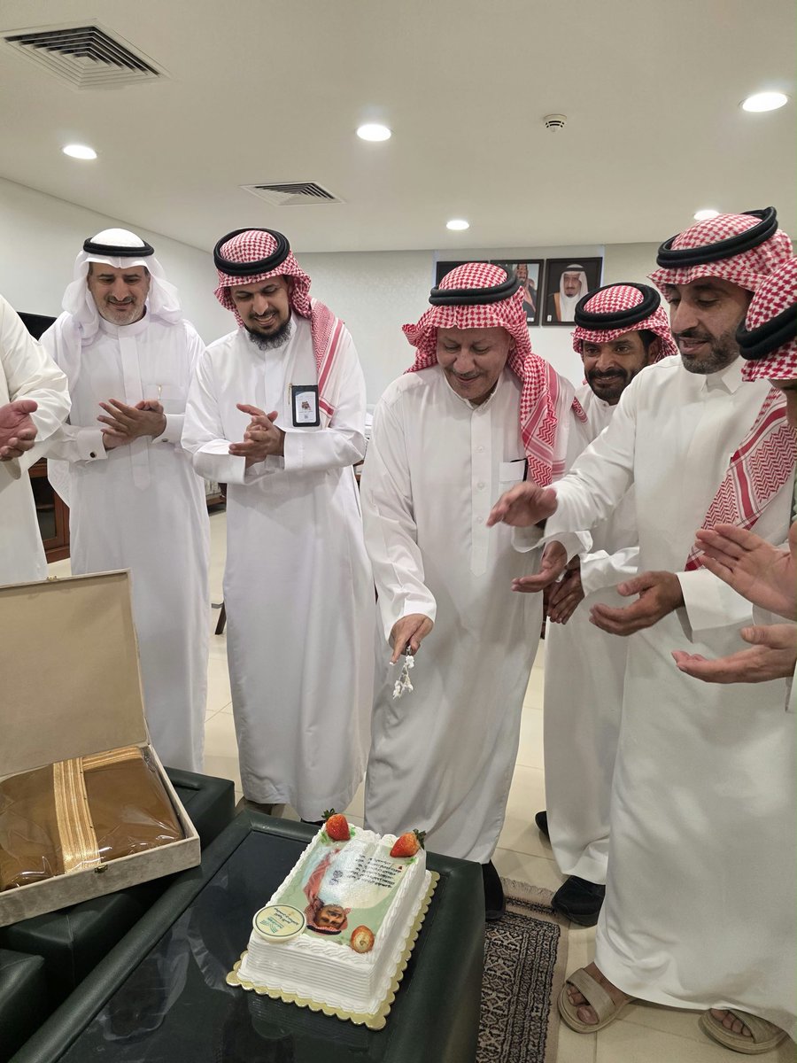 spnqe's tweet photo. بعد مسيرة حافلة بالعطاء والإنجاز، يحق لنا اليوم أن نفخر بك يا أبي أكثر من أي وقت مضى، تقاعدت من العمل لكن أثرك الطيب وسيرتك الجميلة ستبقى حاضرة في قلوب كل من عرفك وعمل معك، فخورين فيك وبكل ما قدمته خلال سنوات خدمتك، وفخورين أكثر بالرجل العظيم الذي كنت وما زلت عليه، الله يكتب لك في قادم أيامك راحة وسعادة تليق بكل ما قدمت، ويجعل تقاعدك بداية أجمل لأيام تستحقها يا أبي 🤍