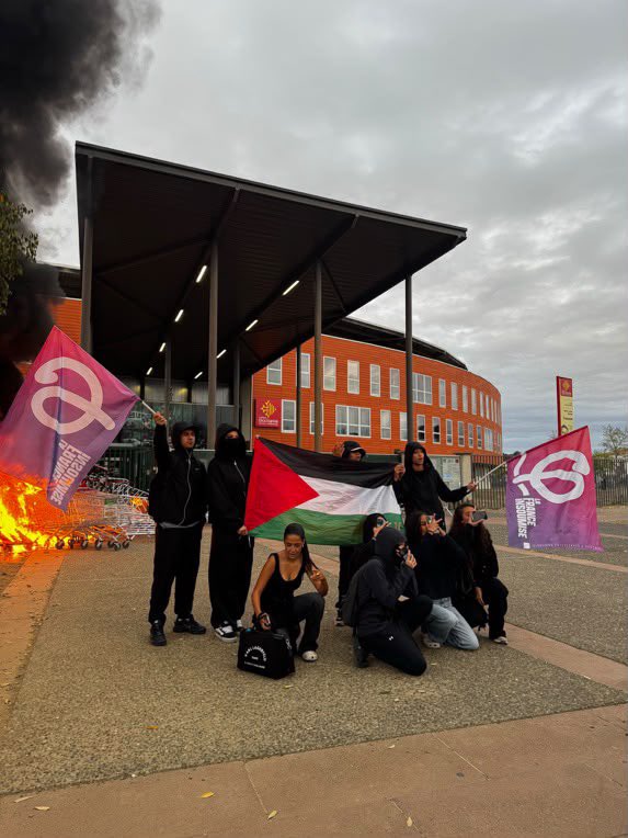 droiteuniv's tweet photo. 💥Le lien entre la LFI et les violences est encore à prouver ou c’est bon ?? https://t.co/IMFeTTWZBR