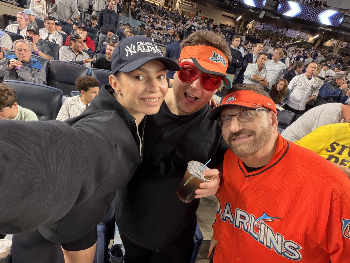 marlins_man's tweet photo. Too bad you werent on of my 12 guests tonight for legends https://t.co/vdFkYyIqJZ