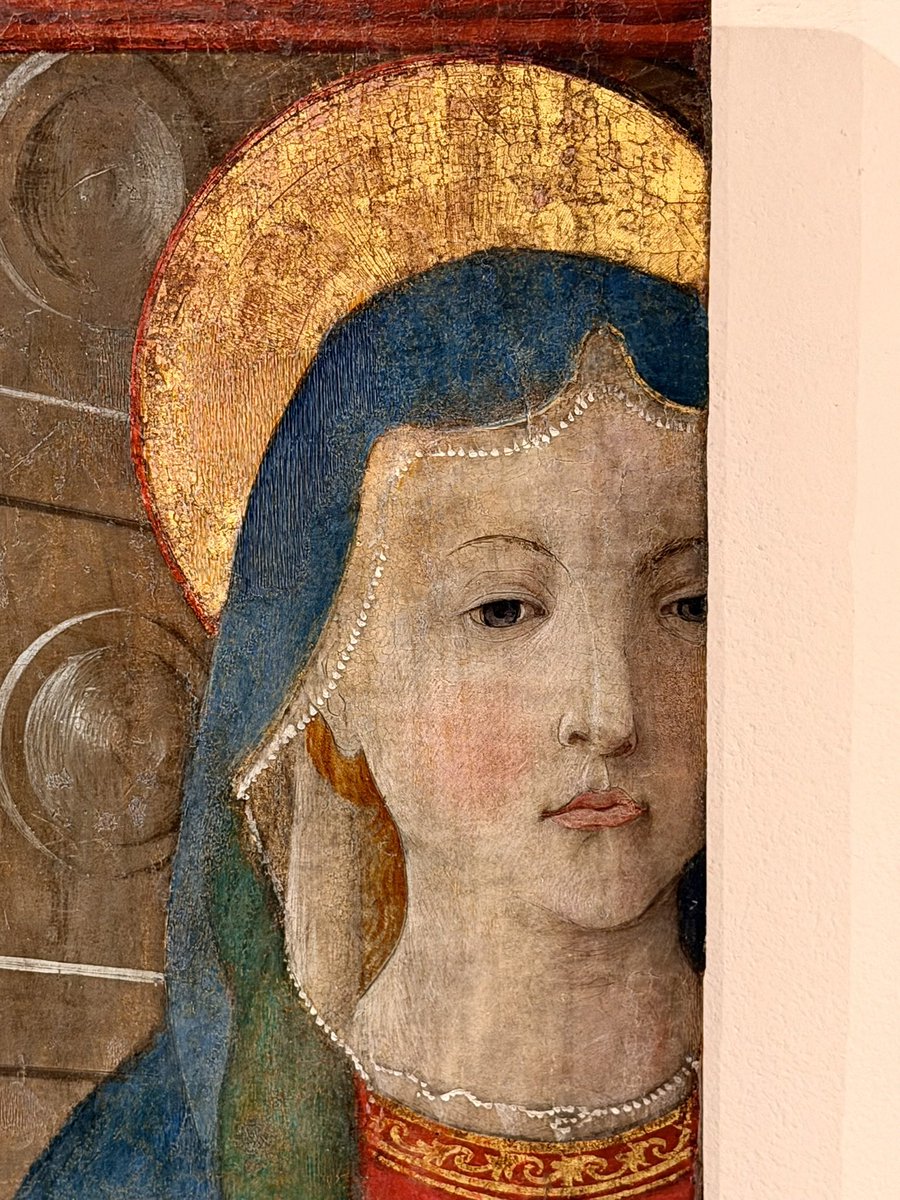 PasqualeSergen1's tweet photo. Su legno spezzato
Madonna di grazia lieve
nell’anima riluce

#1ottobre
#AndreaDeLitio
#MuNDA 
#lagrazianonsispezza
#unframmentocomeleterno 
#SalaLettura  
#ventaglidiparole https://t.co/aW54Sn5BKb