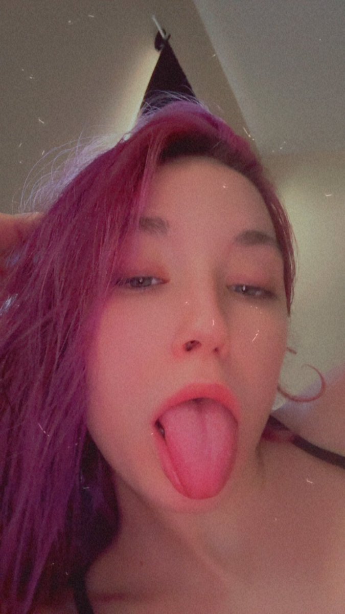 poppysed42's tweet photo. Hmu for sextape and sexting session #nsfwtwt #buyingcontent https://t.co/2CF6edwHFd