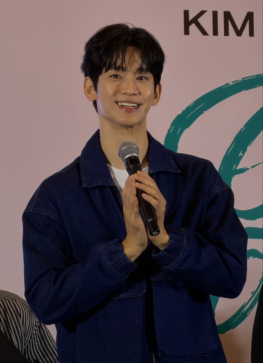 philconcerts's tweet photo. Kim Soo Hyun has arrived for the #BENCHOurForeverWithYou press conference. 

#BENCHxKimSooHyun @benchtm https://t.co/lEgjqgmQgt