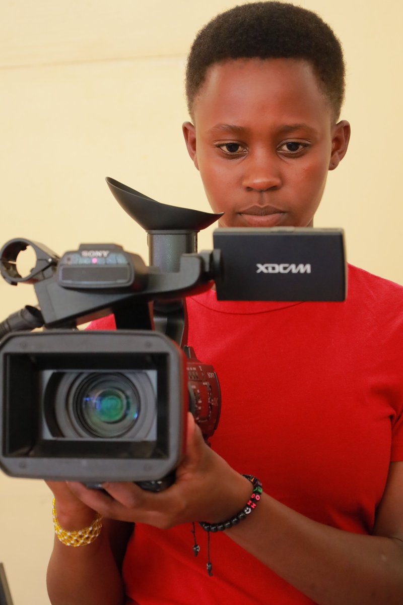 Shantel0002's tweet photo. Passionate about visual storytelling! I'm glad I started my videography training last Saturday. Learning framing, lighting, sound &amp; editing to turn real moments into powerful stories. Super excited for this new creative journey behind the lens. Let's create magic. https://t.co/qDQUAUiDxu