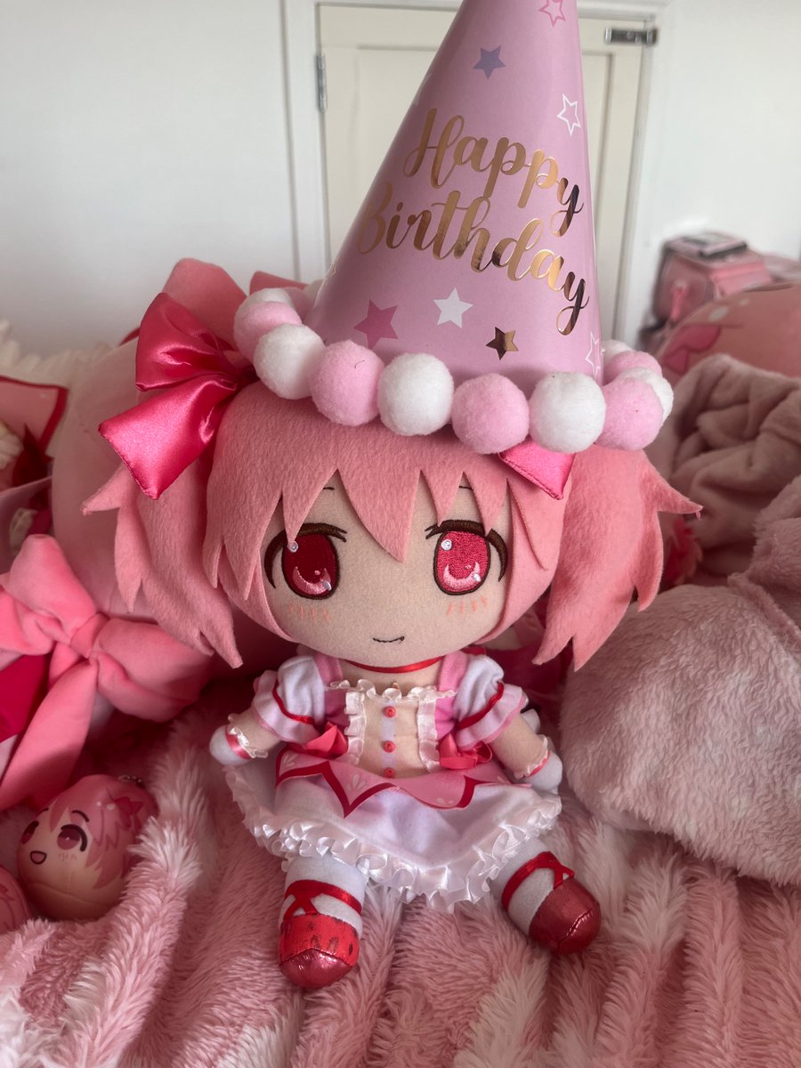 mymadokaa's tweet photo. she is celebrating https://t.co/iemL7iTbY8