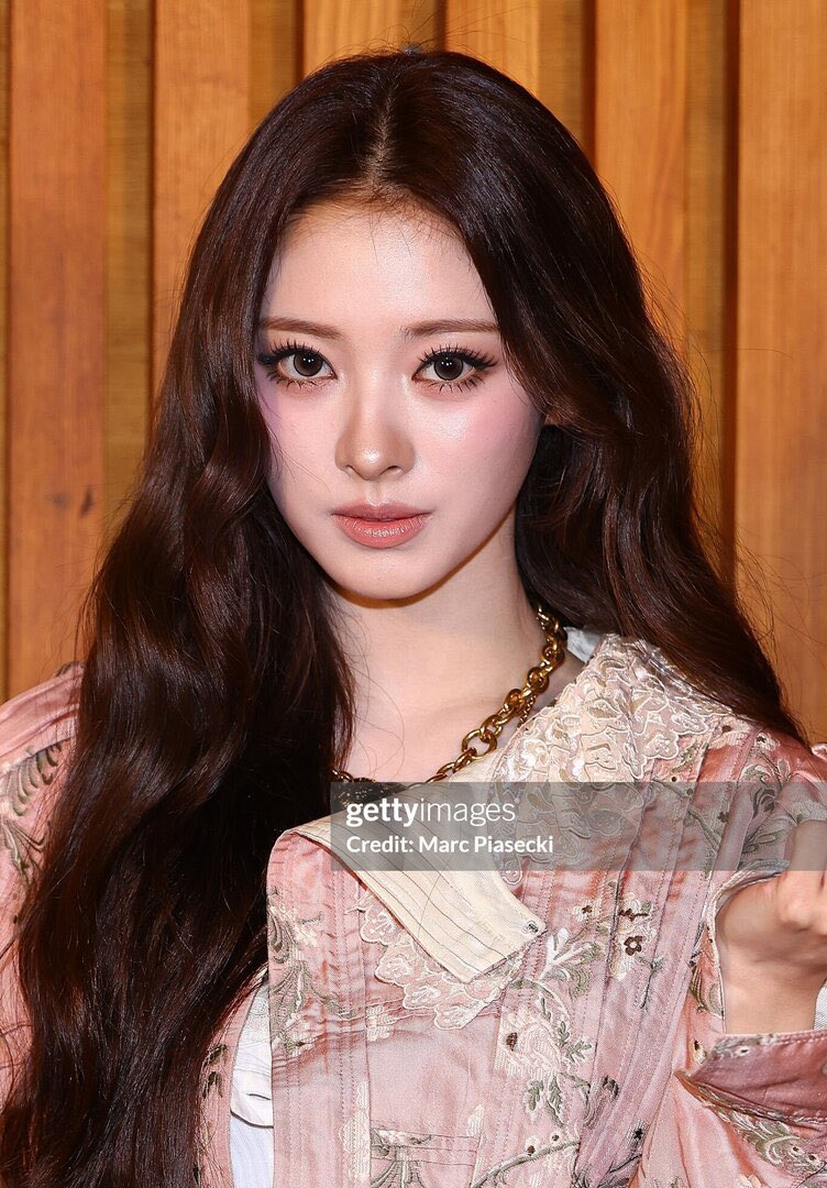 meovv_miyao's tweet photo. the getty image curse doesn't work on her https://t.co/9AU43wmK94