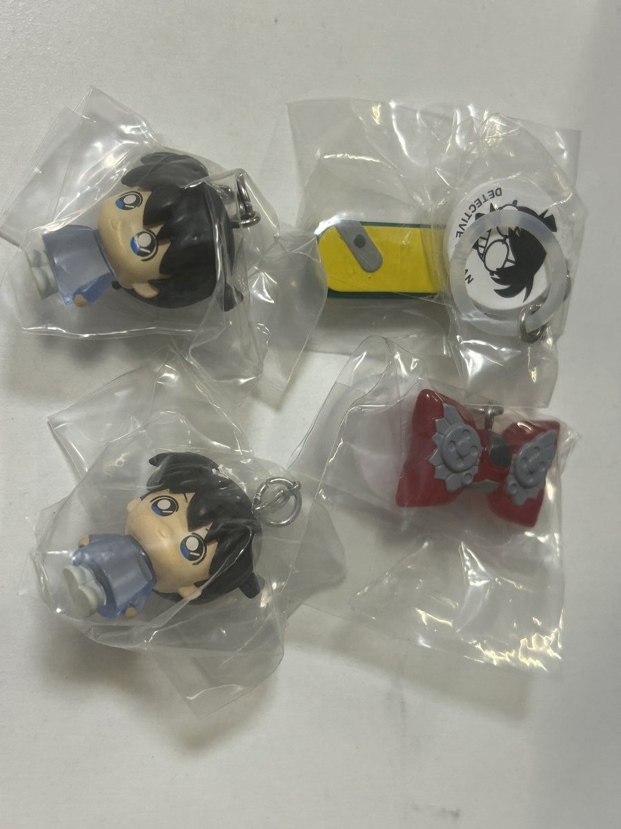 morimori080914's tweet photo. 名探偵コナンめじるしアクセサリー3 交換

譲▶︎工藤新一、スケートボード、蝶ネクタイ型変声機
求▶︎江戸川コナン

郵送でのお取引となります📮 https://t.co/3x52ainuIk