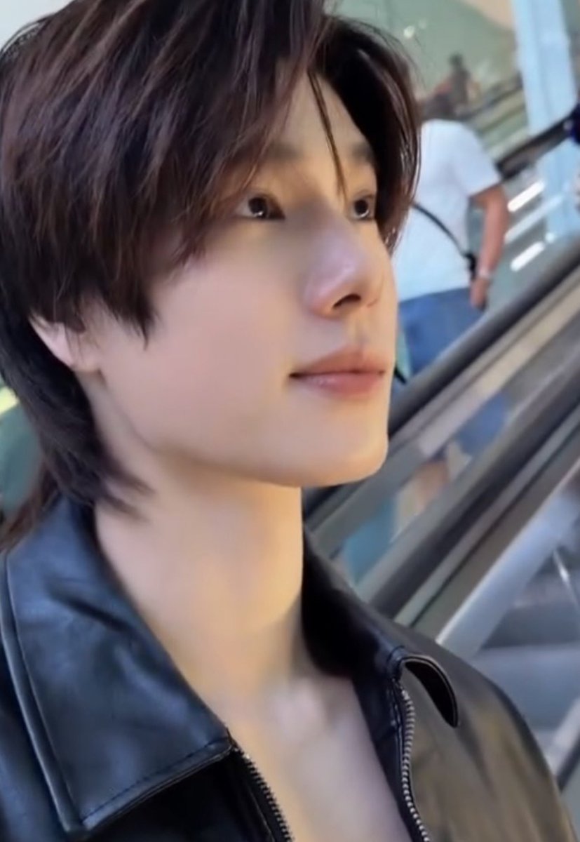phuwinnnth's tweet photo. ให้โอกาสพี่ได้โตก่อน น้องเอ้ย https://t.co/ChnY65xSsm