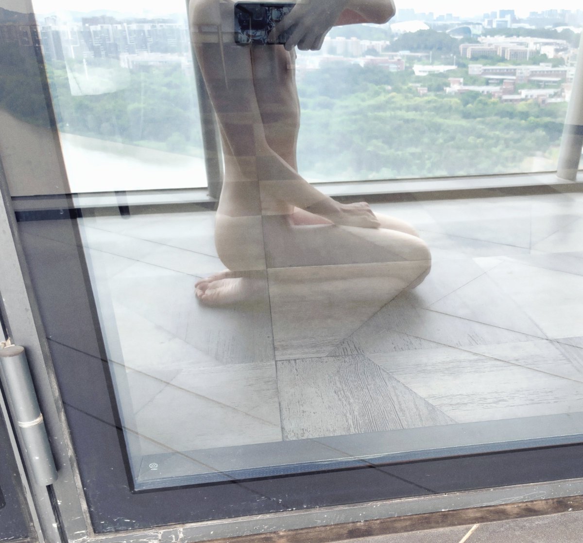 Kawaiine1216's tweet photo. 阳台露出，好害羞꒰* ॢꈍ◡ꈍ ॢ꒱✿
#露出 #野裸 #无毛 https://t.co/hann40mVak