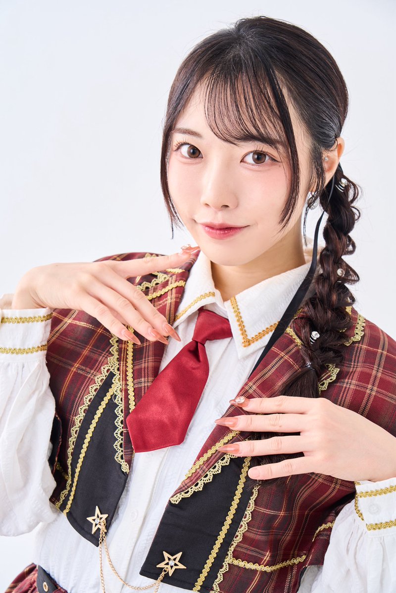 N0VA__CHAN's tweet photo. 【アー写公開】

☆七味 リン (@7chimi_oshiose )
★誕生日　1月14日
☆担当カラー　赤

「あなたの心にピリッと刺激」

＃ノヴァチャン https://t.co/bqBp53Opdx