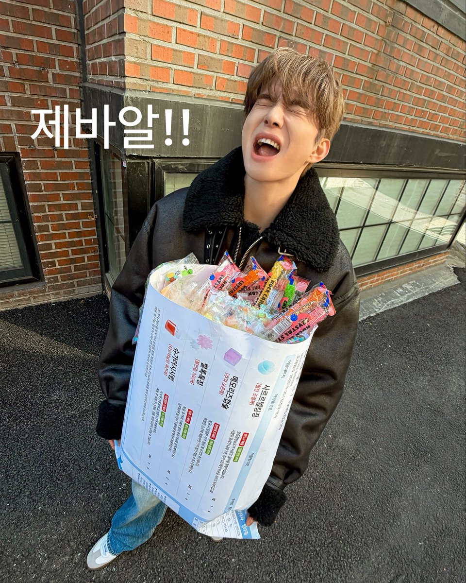 kkongnya_'s tweet photo. 헐 지금 알았네요ㅠ 여러분 저희 같이 하트 눌러요ㅜ

멜론 들어가서 우측 맨하단에 더보기 클릭.
-> 감상 카테고리에 있는 Global k-chart 클릭.
-> 들어가서 nct127 옆에있는 하트 누르기.

진짜 그냥 하트 누르기만 하면되네요! 같이 광클해요!
칠푸딩들 저희 우리칠 상타는 거 봅시다!! https://t.co/AGeZmLhS14