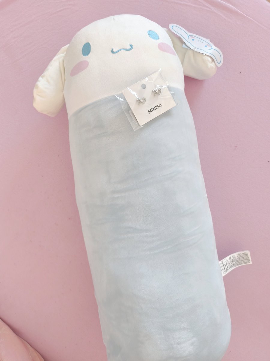 _bunnyk_'s tweet photo. My newest plushie, I just had to have it🤭
and some earrings I baught too https://t.co/pmCTCe9mt7
